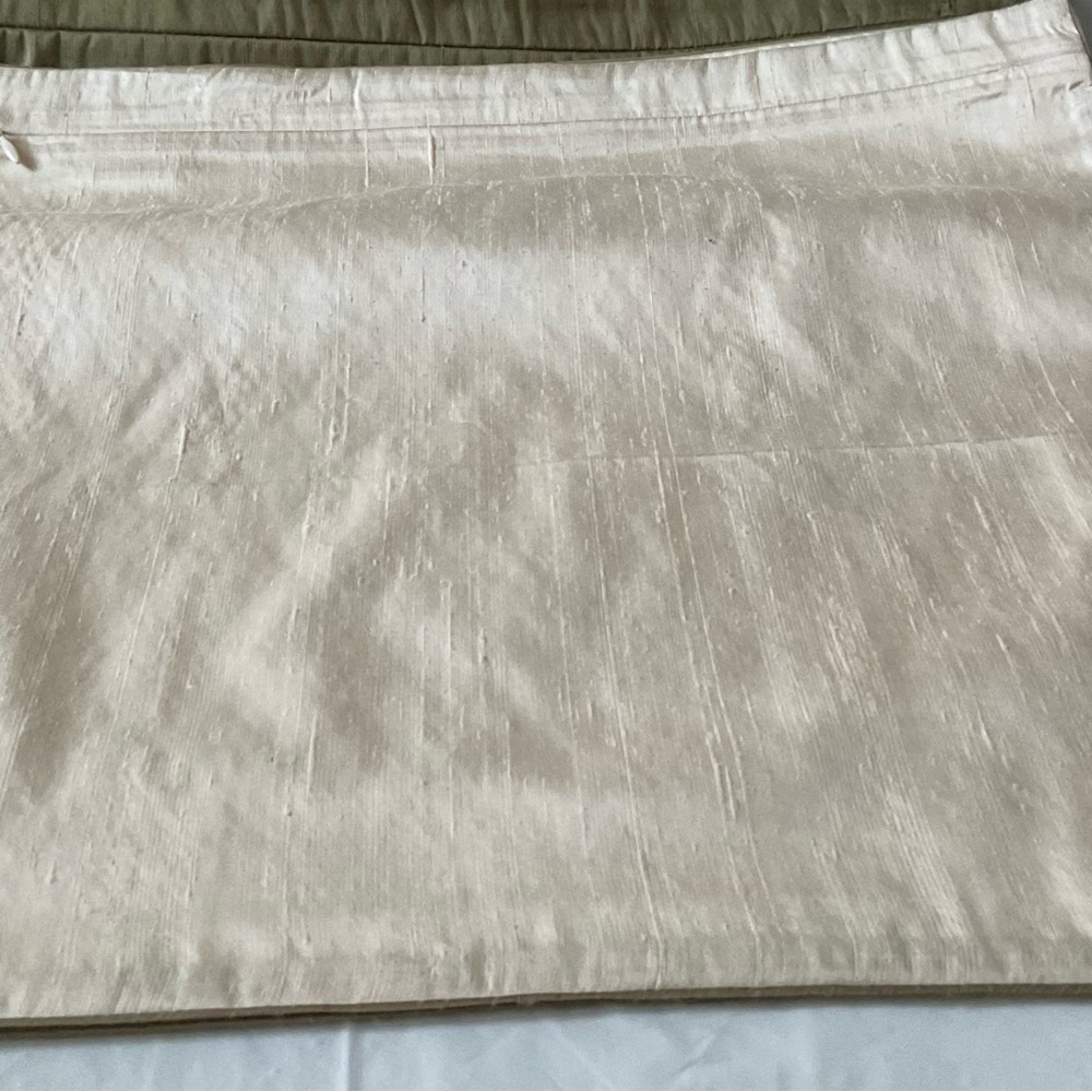 2x Pottery Barn Piped Beige 100% Silk Decorative Pillow Cover 18x18in-New